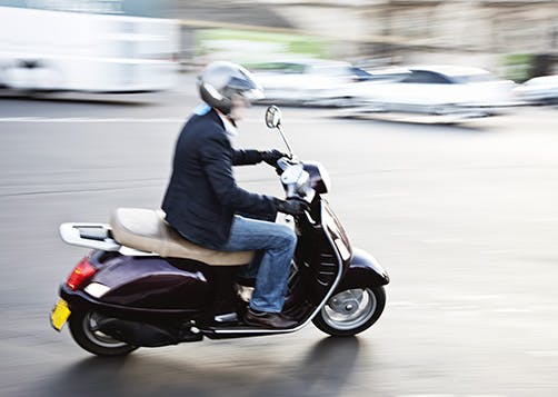 découvrez comment économiser sur votre assurance scooter grâce à nos conseils pratiques et nos astuces. comparez les offres, profitez des réductions et choisissez la couverture qui vous convient le mieux pour réduire vos dépenses tout en restant protégé.