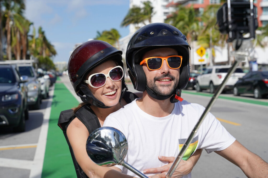 découvrez notre comparateur d'assurance pour scooter 50cc et trouvez la meilleure offre adaptée à vos besoins. comparez les tarifs, garanties et services des assureurs en quelques clics pour rouler en toute sérénité!