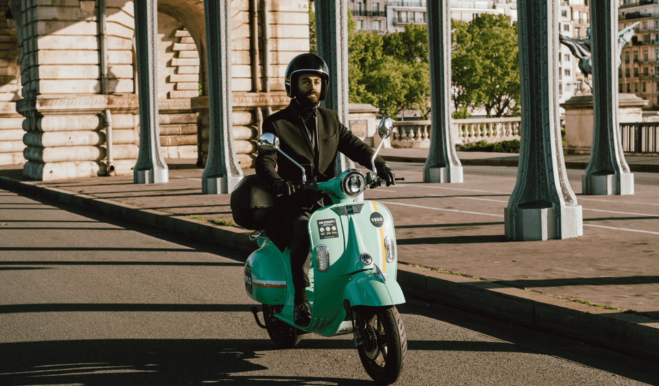 découvrez notre assurance dédiée aux scooters électriques à paris, offrant une protection complète à des tarifs compétitifs. roulons en toute sécurité dans la capitale avec une couverture adaptée à vos besoins !