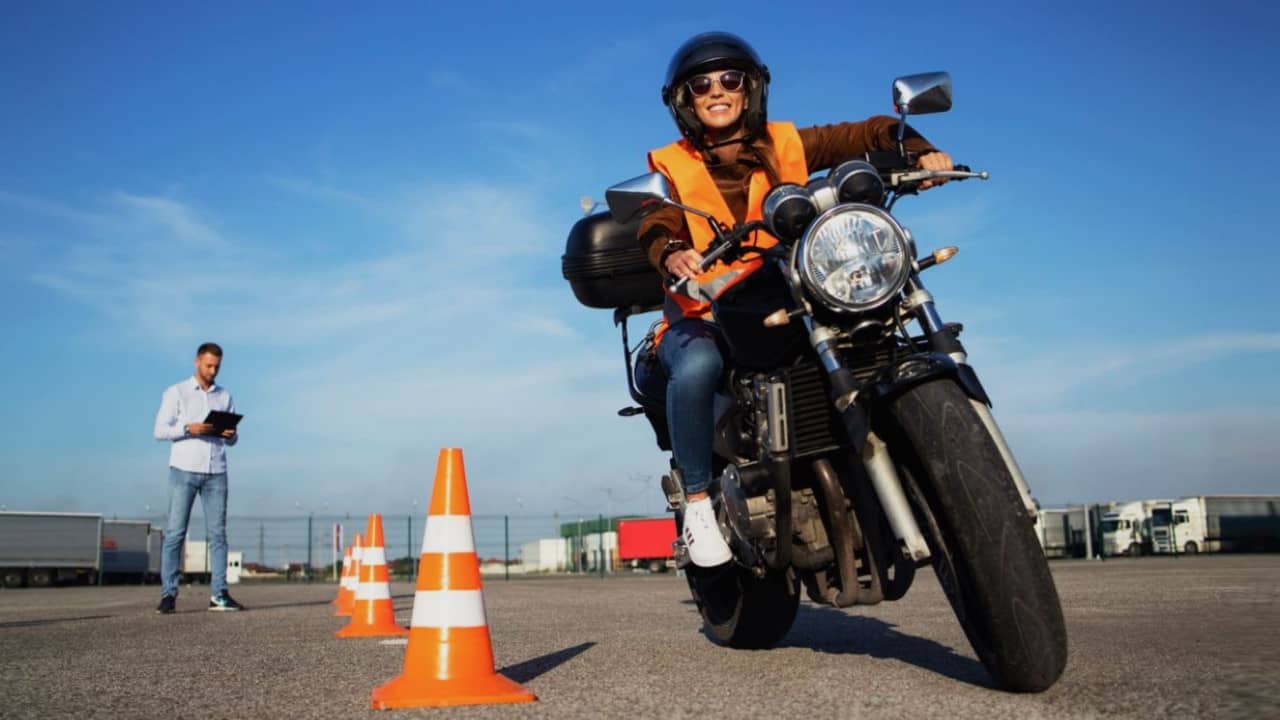 découvrez notre assurance moto spécialement conçue pour les jeunes conducteurs de 50cc. profitez de garanties adaptées à votre budget, d'une assistance complète et d'une protection optimale pour rouler en toute sérénité. inscrivez-vous dès aujourd'hui et équipez-vous pour de nouvelles aventures sur deux roues !