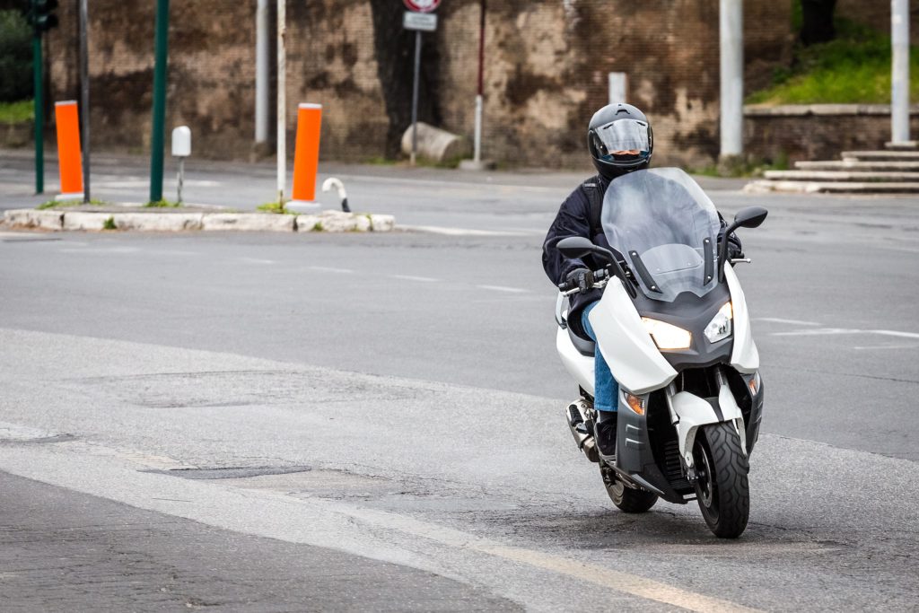 découvrez notre guide complet sur l'assurance scooter 125 : comparez les meilleures offres, trouvez des conseils pratiques et assurez-vous d'obtenir la couverture idéale pour votre deux-roues.