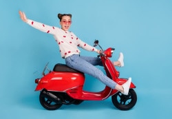 obtenez votre assurance scooter en ligne en quelques clics ! profitez de tarifs compétitifs et d'une couverture adaptée à vos besoins. simplifiez vos démarches et assurez votre scooter rapidement et facilement.