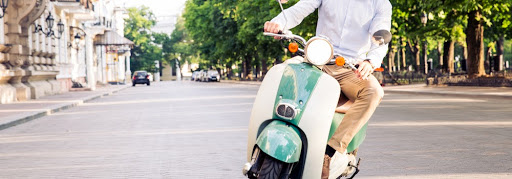 découvrez les meilleures offres d'assurances scooter en ligne. comparez les prix, bénéficiez de conseils personnalisés et profitez de la rapidité et de la simplicité de souscrire votre assurance directement en ligne.