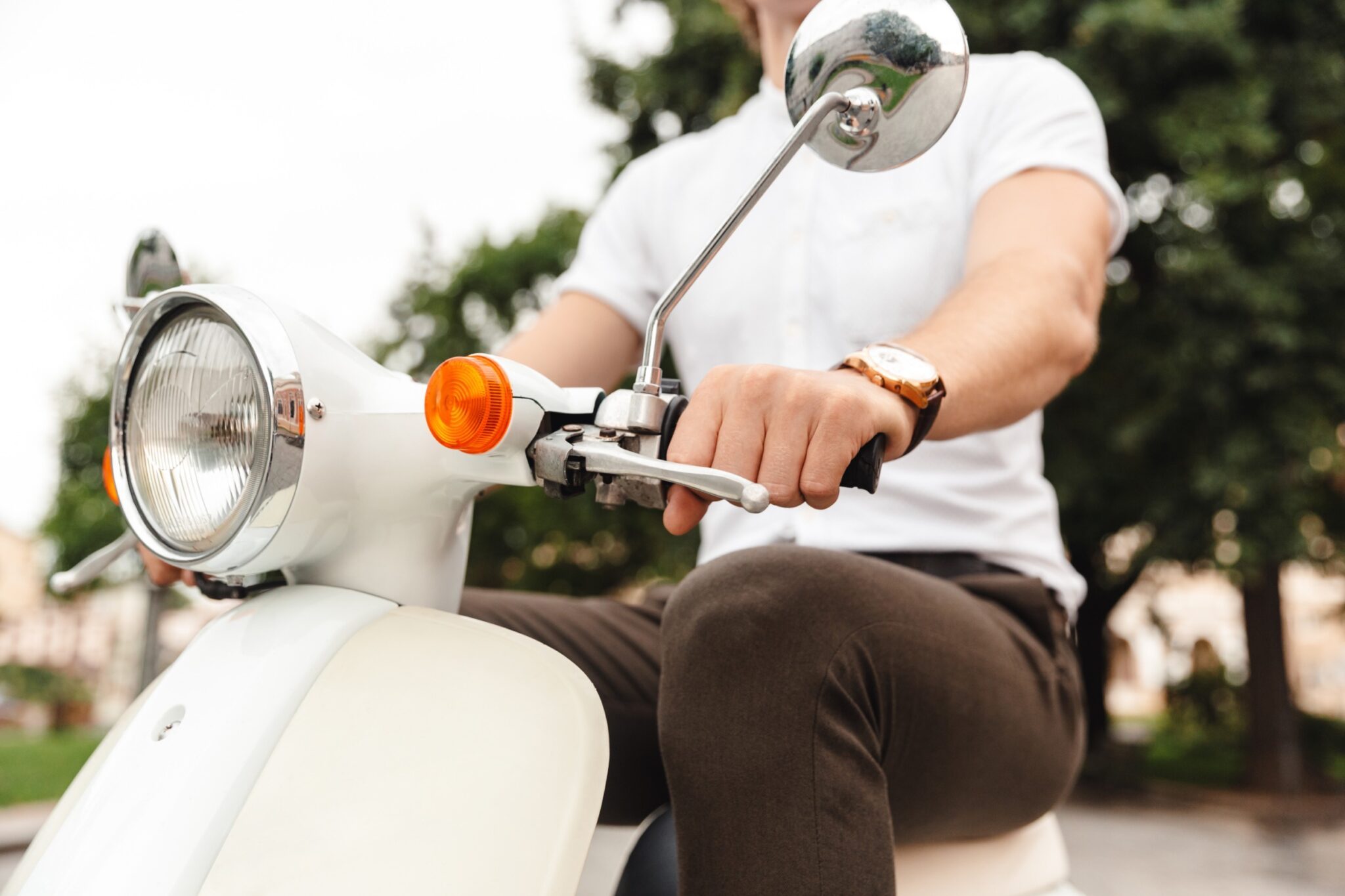 découvrez notre guide complet sur les avis concernant les assurances pour scooter. comparez les offres, lisez les retours d'expérience des assurés et faites le meilleur choix pour protéger votre deux-roues.