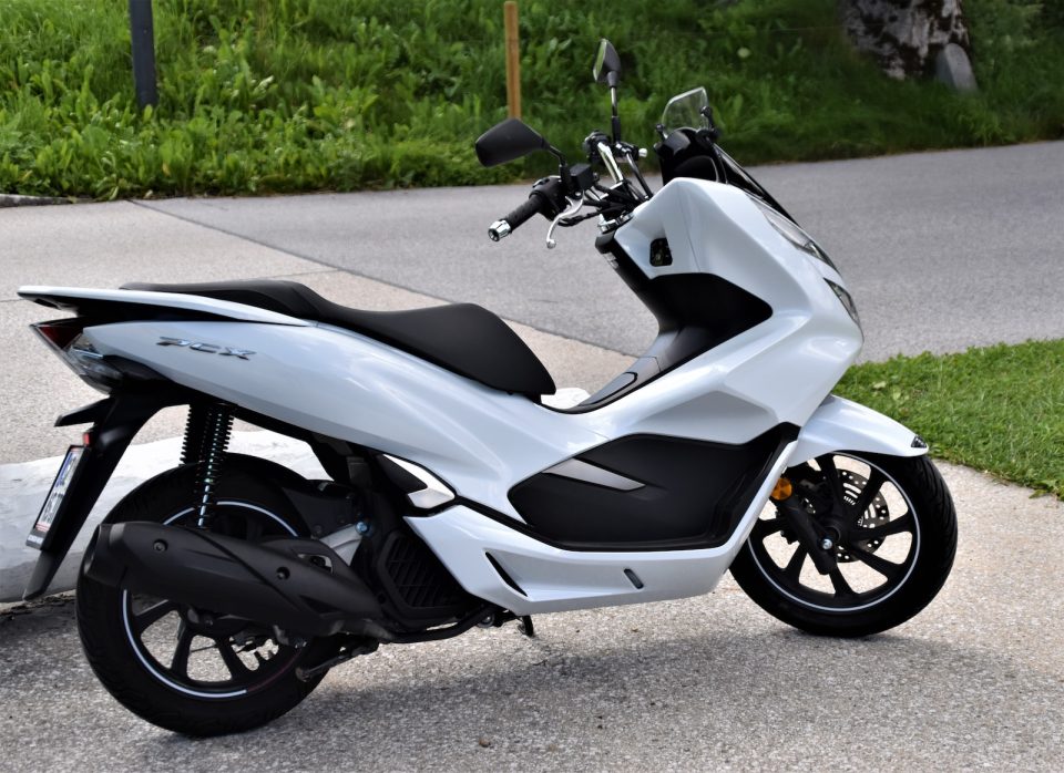 découvrez comment choisir la meilleure assurance pour votre scooter 50cc. comparez les options, comprenez les garanties essentielles et réalisez des économies tout en bénéficiant d'une protection adaptée à vos besoins.