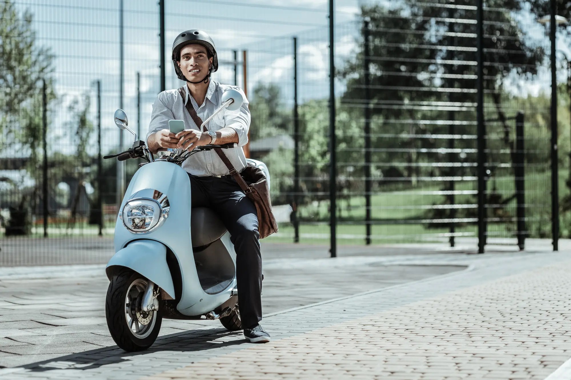 découvrez comment économiser sur votre assurance scooter 50cc avec nos conseils pratiques et astuces. profitez de réductions et de tarifs compétitifs pour rouler en toute sérénité.