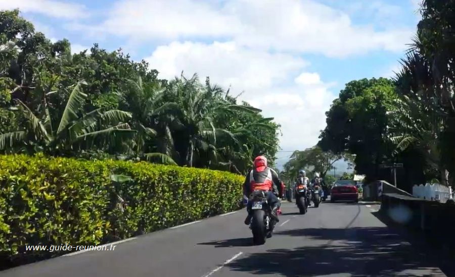 découvrez les meilleures offres d'assurance moto à la réunion. protégez votre deux-roues avec des garanties adaptées à vos besoins et roulez en toute tranquillité sur les routes de l'île.