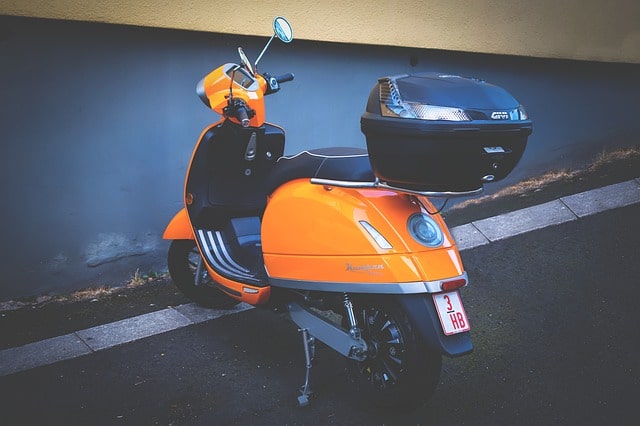 découvrez axa assurance scooters, des solutions sur mesure pour protéger votre deux-roues. bénéficiez d'une couverture complète, d'un service client à votre écoute et de tarifs avantageux. assurez votre scooter en toute sérénité avec axa.