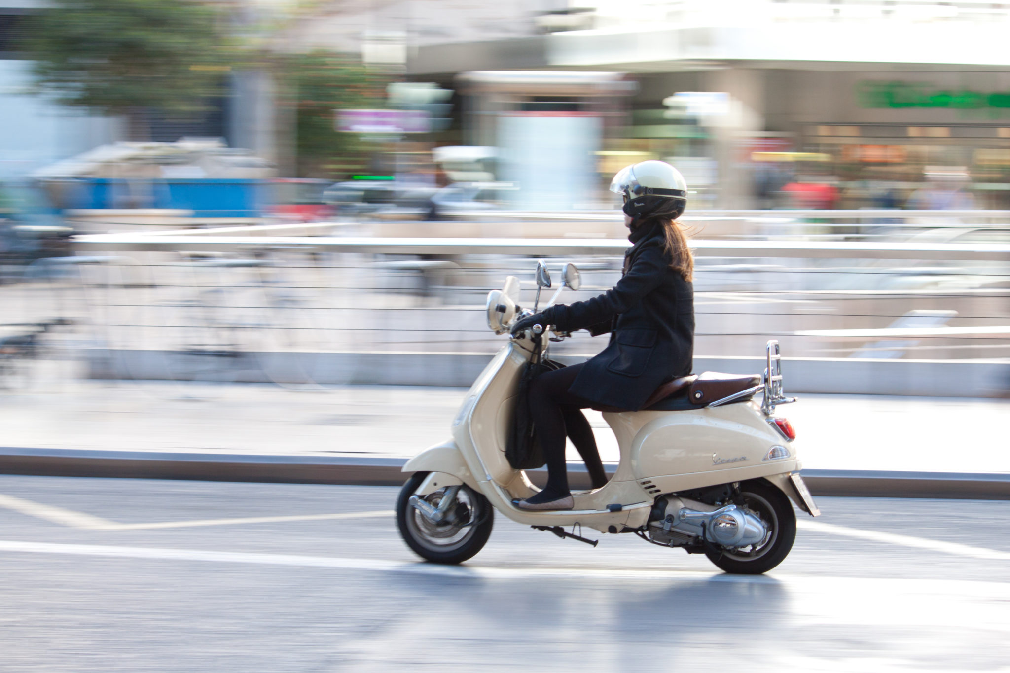 découvrez notre guide complet sur l'assurance scooter 50cm3 : comparez les meilleures offres, trouvez une couverture adaptée à vos besoins et roulez en toute sérénité. protégez votre deux-roues avec des options personnalisées et des conseils d'experts.