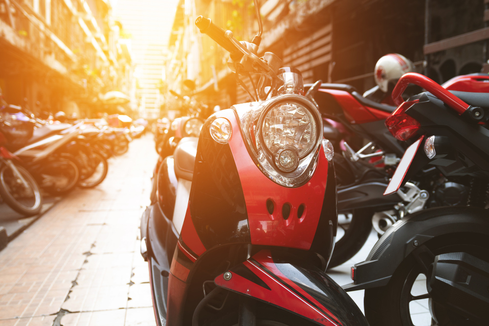 découvrez notre guide complet sur l'assurance scooter : conseils pratiques, options de couverture, comparatif des meilleures offres et tout ce qu'il faut savoir pour bien assurer votre deux-roues.