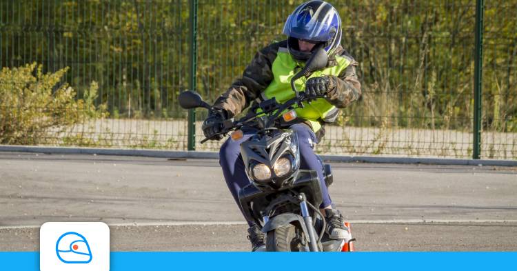 découvrez notre assurance moto 50cc adaptée à vos besoins ! profitez d'une couverture complète pour votre véhicule léger, des tarifs compétitifs et une assistance 24/7 pour circuler en toute sérénité. protégez votre moto et partez en toute confiance sur les routes.