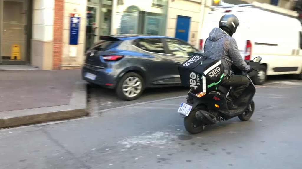 découvrez notre assurance scooter spécialement conçue pour les livreurs. protégez votre véhicule et sécurisez votre activité avec des garanties adaptées à vos besoins. roulez l'esprit tranquille tout en assurant votre confort et votre sécurité sur la route.