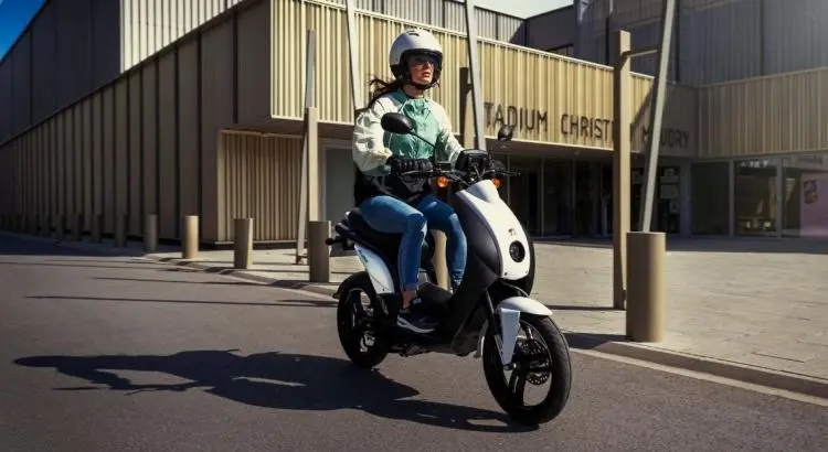 découvrez les nombreux avantages du scooter électrique : économie d'énergie, respect de l'environnement, facilité de stationnement, et expérience de conduite silencieuse. idéal pour vos déplacements urbains tout en réduisant votre empreinte carbone.