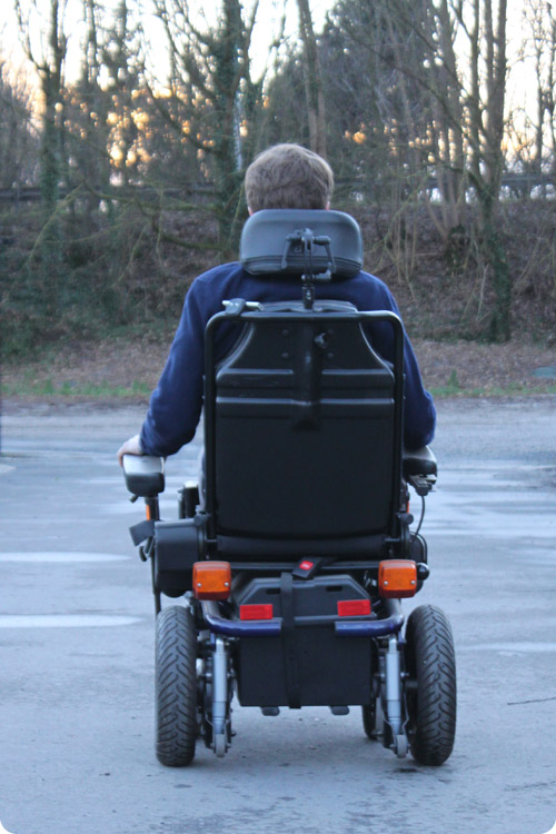 découvrez la réglementation sur les fauteuils roulants en france : normes de sécurité, droits des utilisateurs et accessibilité. informez-vous pour garantir le respect des lois et améliorer la qualité de vie des personnes en situation de handicap.