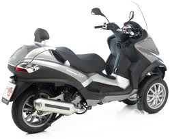 découvrez les meilleures options d'assurance pour votre scooter 400cc. protégez votre véhicule avec une couverture adaptée à vos besoins, bénéficiez de conseils d'experts et comparez les offres pour économiser tout en roulant en toute sérénité.