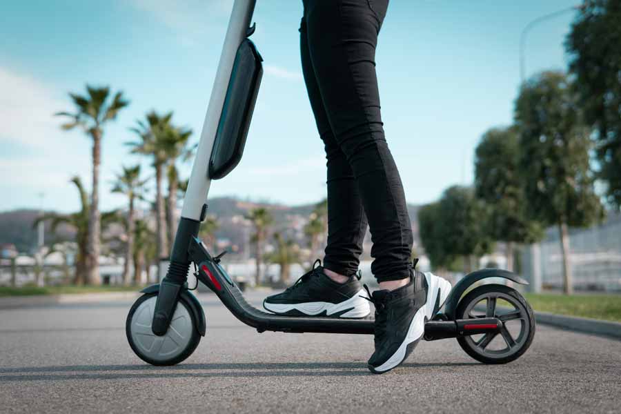 découvrez l'assurance scooter électrique maif, conçue pour protéger votre véhicule tout en respectant l'environnement. bénéficiez d'une couverture adaptée à vos besoins, d'une assistance 24/7 et d'un service client réactif. adoptez la mobilité verte en toute sérénité avec maif.