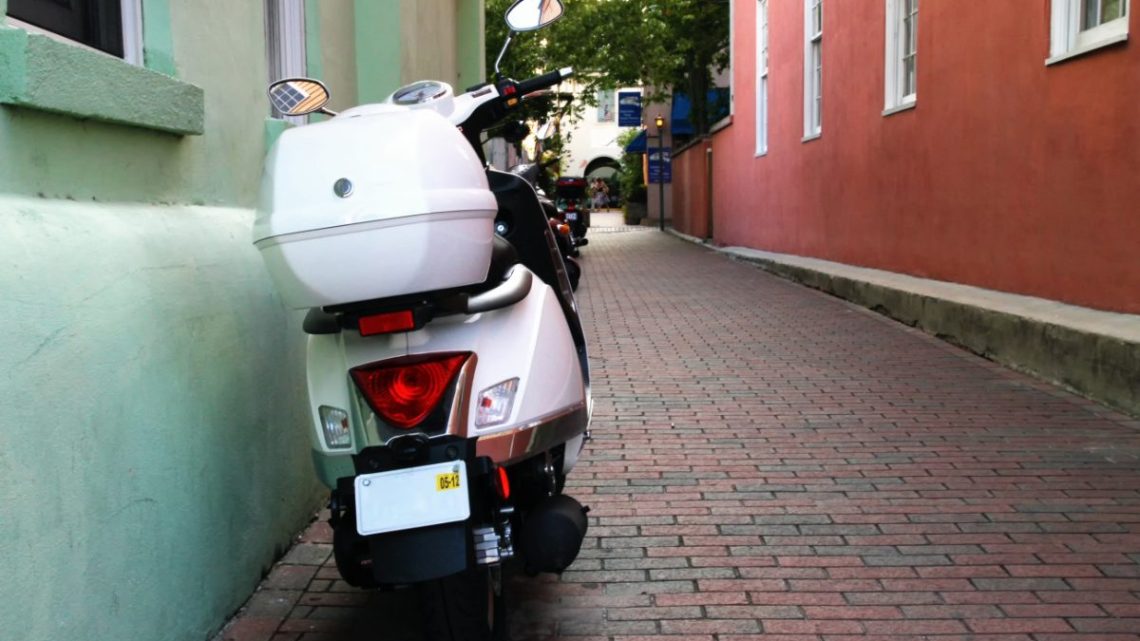 découvrez notre service d'assurance scooter en ligne à la réunion. obtenez un devis rapide et personnalisé pour protéger votre deux-roues en toute sérénité. profitez d'une couverture adaptée à vos besoins et roulez en toute sécurité sur les routes réunionnaises.