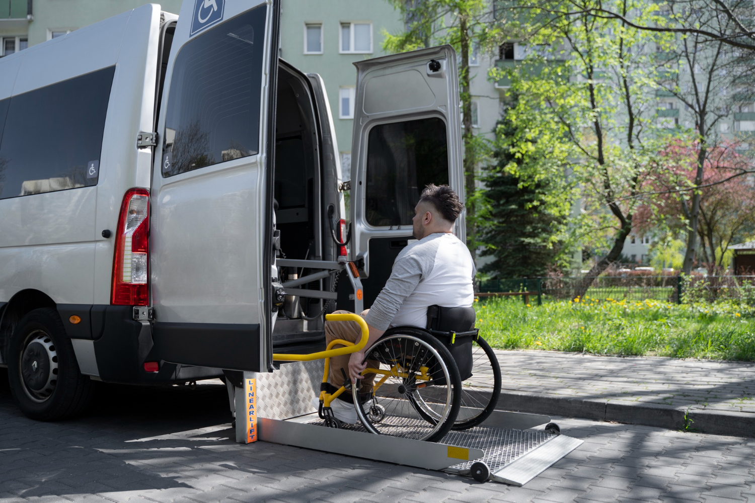 découvrez notre comparatif d'assurances pour fauteuil roulant, afin de choisir la meilleure couverture adaptée à vos besoins. comparez les offres, les garanties et les prix pour assurer votre confort et votre sécurité.